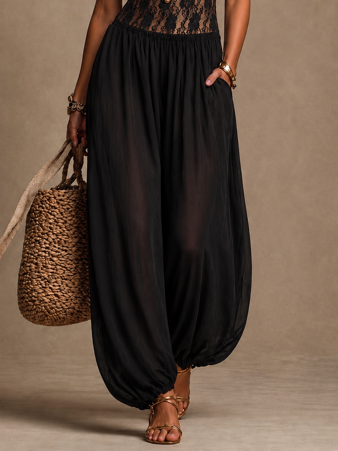 Brielle | Mono halter de encaje vaporoso